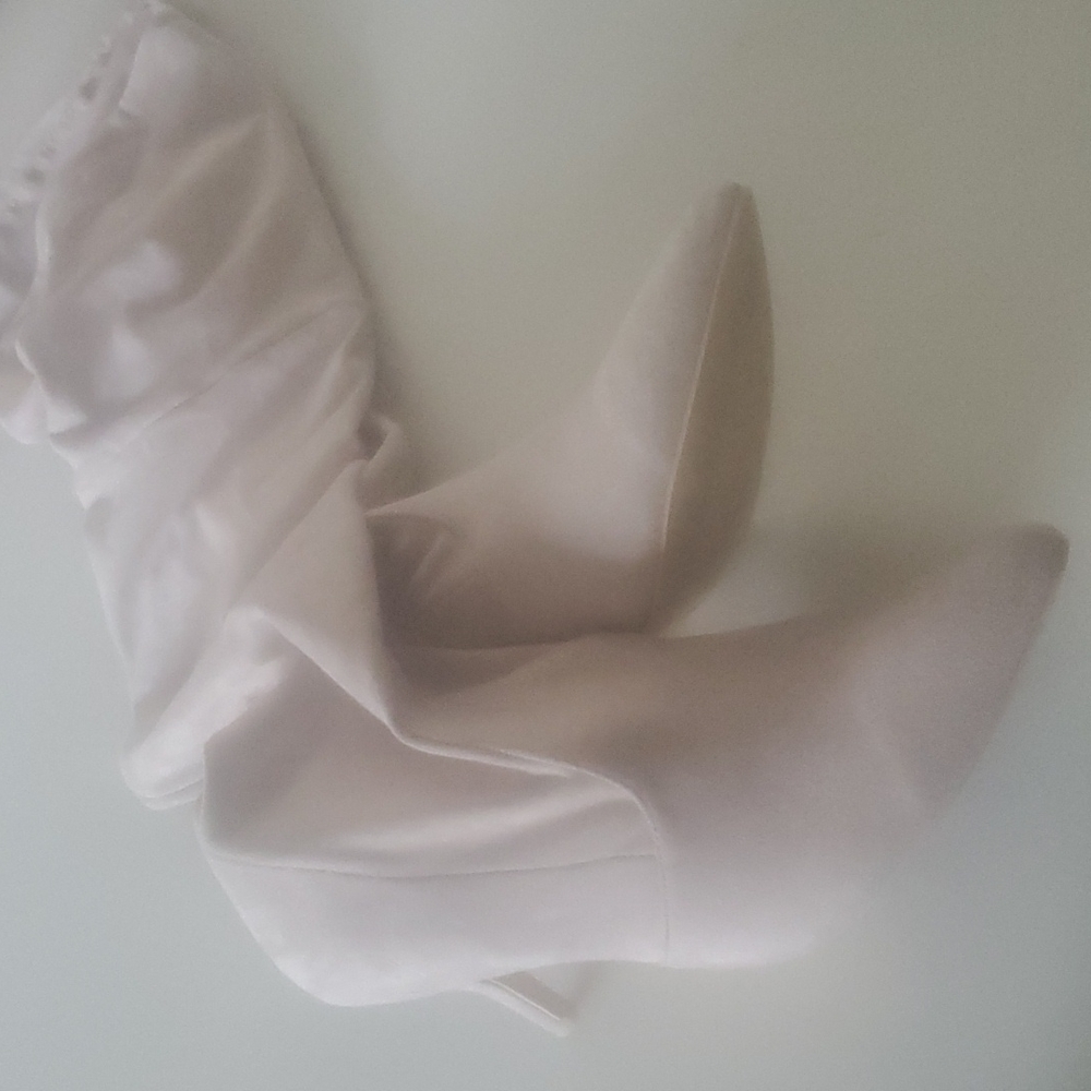 Heeled boots cream color